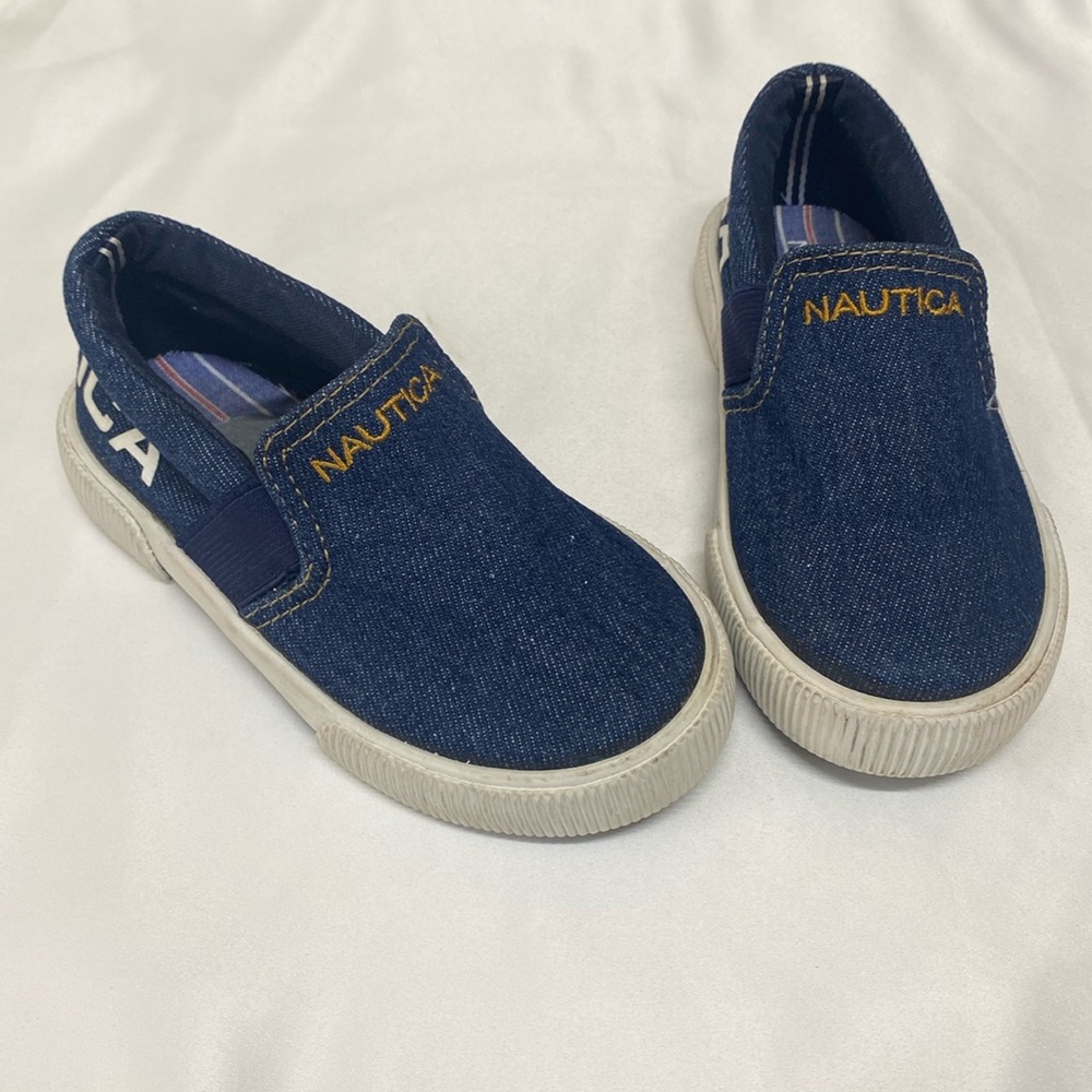 Nautica fairway shoes size 7 for toddlers.